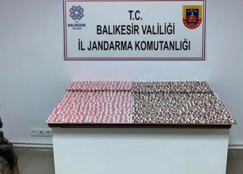 Balıkesir'de 7 bin 761 adet sentetik ecza hap ele geçirildi