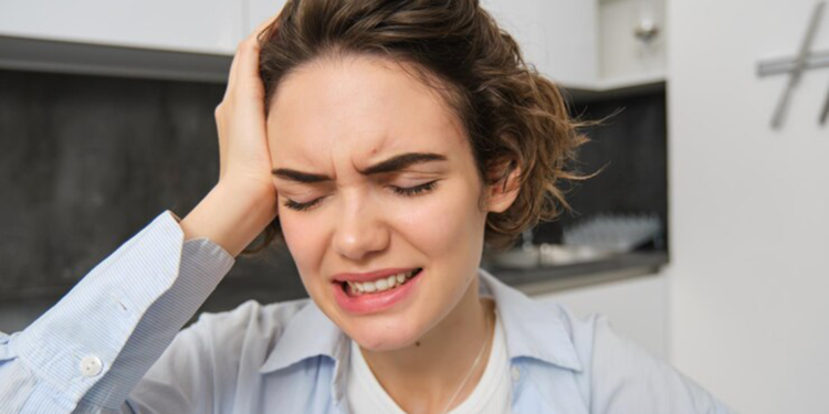 Baş ağrınızın kaynağı gömülü yirmilik dişleriniz olabilir