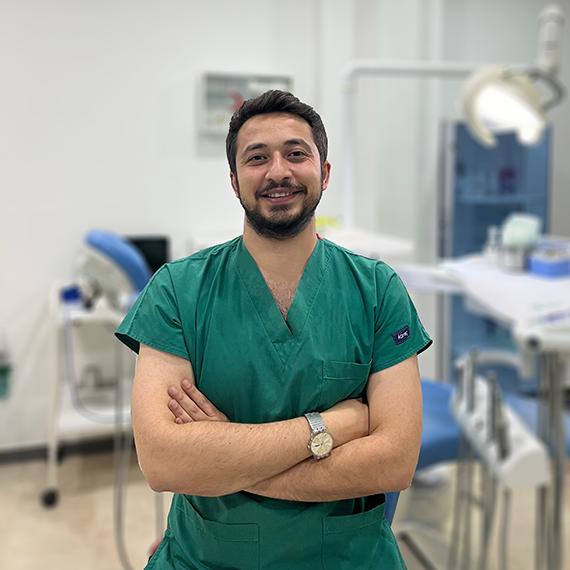 Diş Hekimi Mustafa Cömert