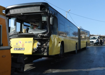 Başakşehir'de 3 İETT otobüsünün karıştığı 2 kazada 11 kişi yaralandı