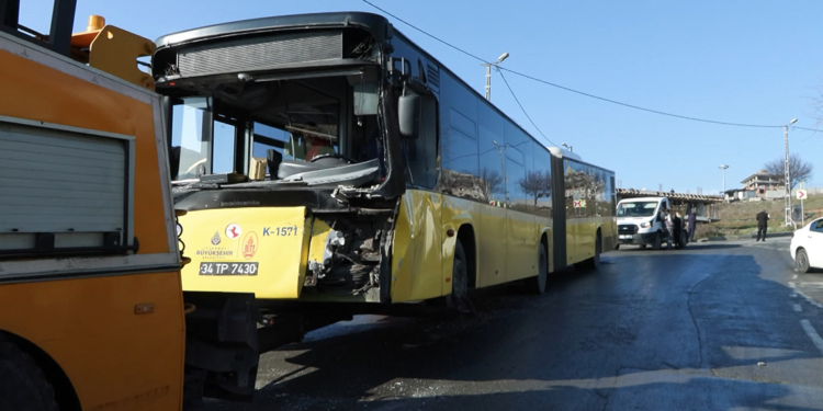 Başakşehir'de 3 İETT otobüsünün karıştığı 2 kazada 11 kişi yaralandı