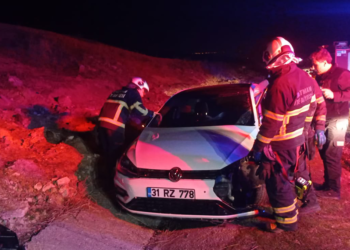 Batman'da hafif ticari araç ile otomobil çarpıştı: 4 yaralı