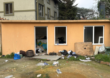 Beşiktaş'ta iki kardeş prefabrik evde ölü bulundu