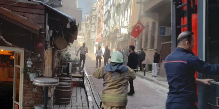 Beşiktaş'ta iş yerinde yangın