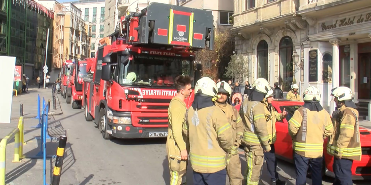 Beyoğlu'nda otelde yangın