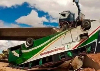 Bolivya'da yolcu otobüsü köprüden düştü: 19 ölü