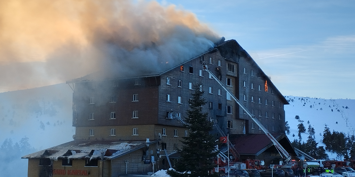 Bolu'daki otel yangını, mutfakta kızgın yağın tutuşmasıyla başlamış