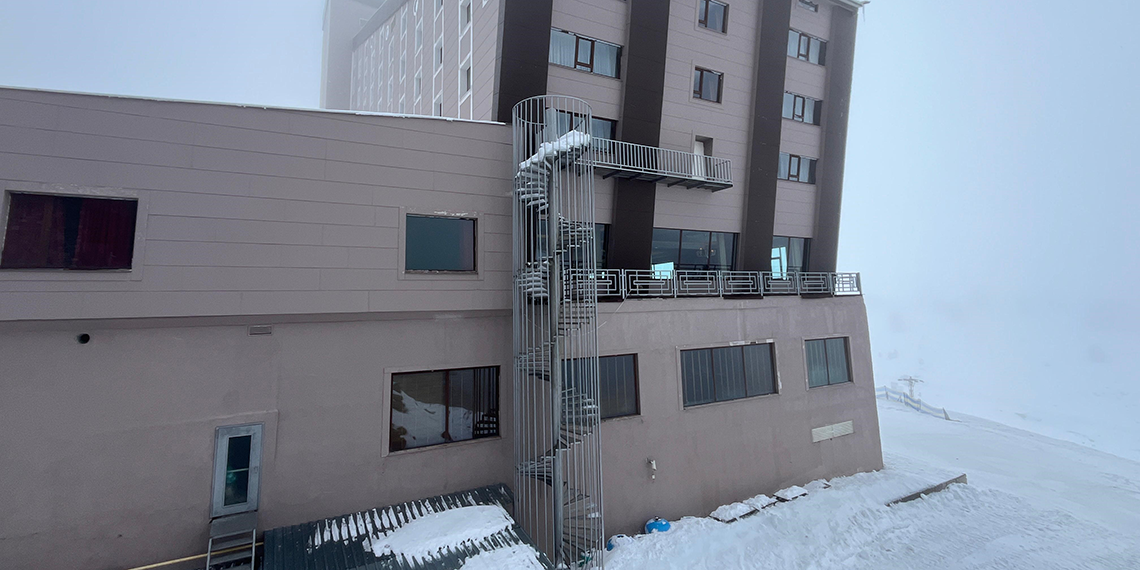 Bolu'daki yanan otelde yangın merdiveni var mıydı?