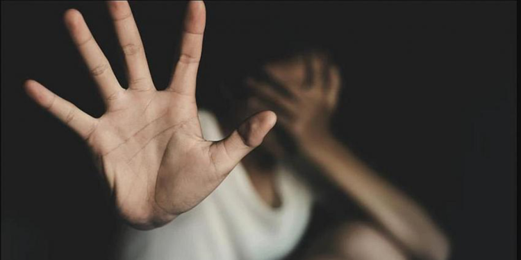 Boş araziye götürdükleri kadına cinsel saldırıda bulundular