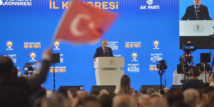 Bu millet AK Parti'ye hiç kırmızı kart göstermedi