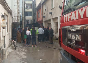 Bursa'da 4 katlı binada yangın