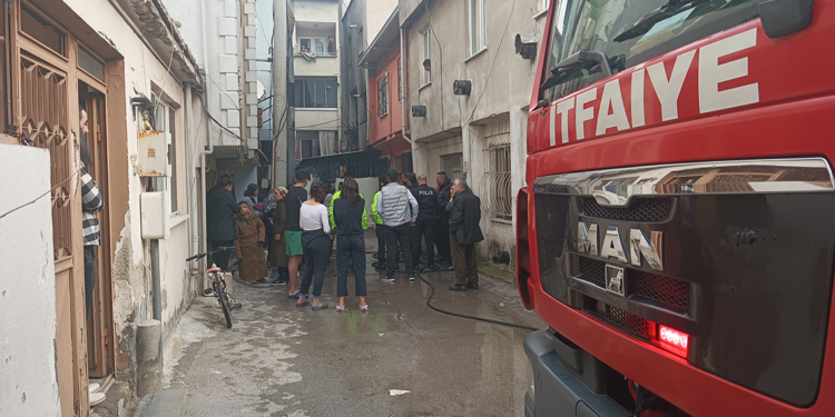 Bursa'da 4 katlı binada yangın