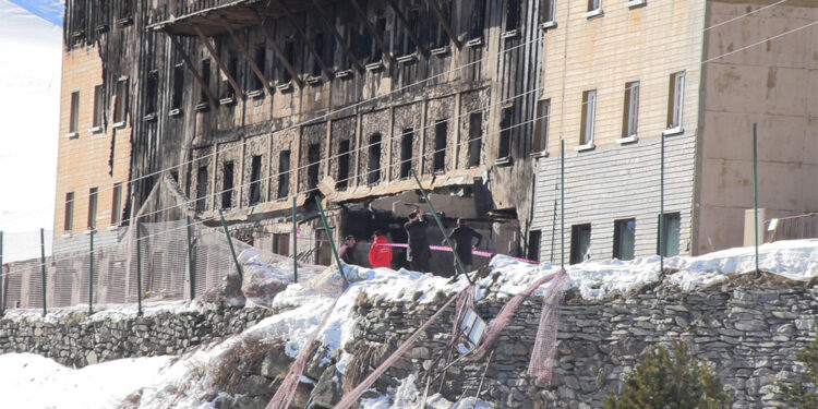 Çalışma ve Sosyal Güvenlik Bakanlığı müfettişlerinden yanan otelde inceleme