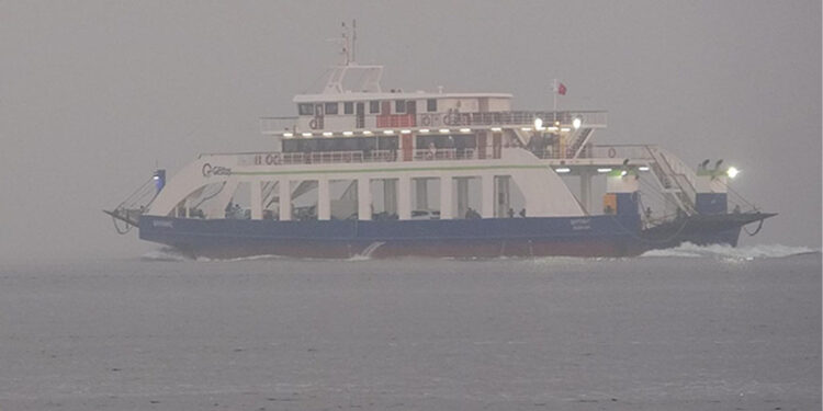 Çanakkale'de yoğun sis; boğaz trafiği kapatıldı