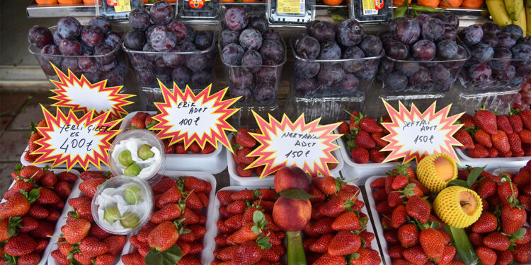 Manavlarda meyveler tane ile satılıyor