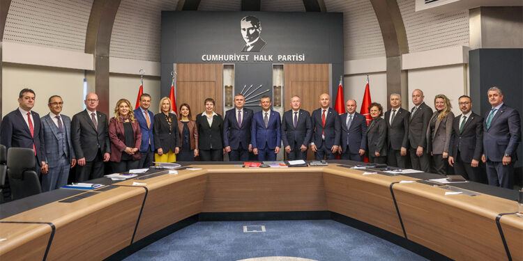 Özgür Özel TEB heyetini kabul etti