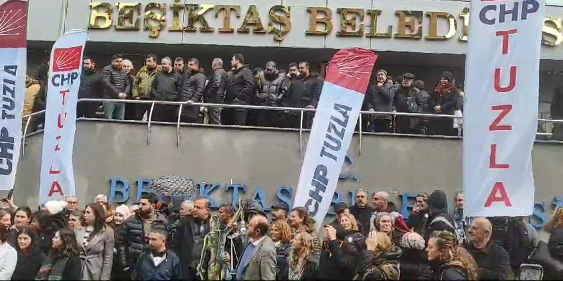 CHP Heyetinden Beşiktaş Belediyesi önünde açıklama