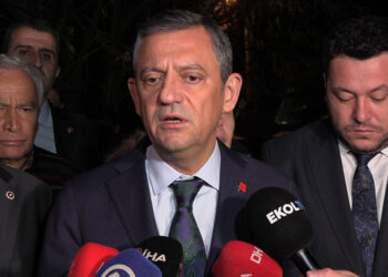 Özgür Özel'den Bakan Ersoy'a otel yangını tepkisi