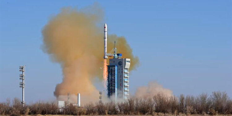 Uzaya üç yeni uydu gönderildi