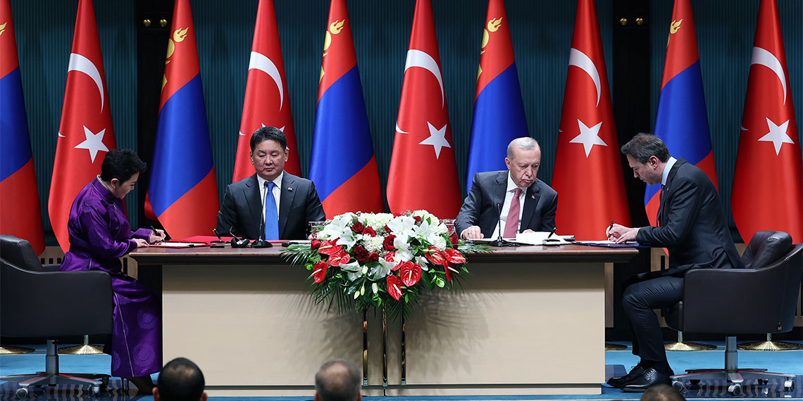 Türkiye ile Moğolistan arasında stratejik ortaklık tesis edilmesine ilişkin ortak bildiri ile 10 anlaşma imzalandı.