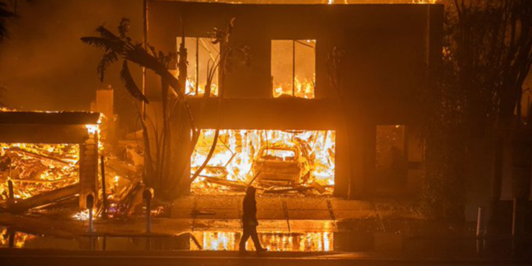 California'daki yangınların ekonomik kaybı 57 milyar doları bulabilir