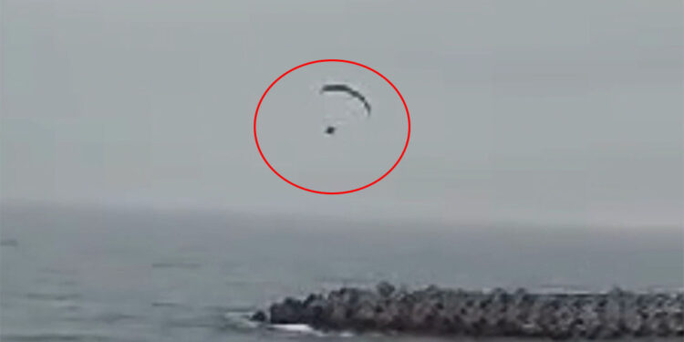 Dalgakıranın üzerine düşen paraşütçü yaralandı