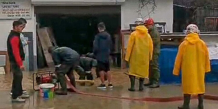 Datça'da taşkının bilançosu: 16 ev ve 2 iş yerini su bastı