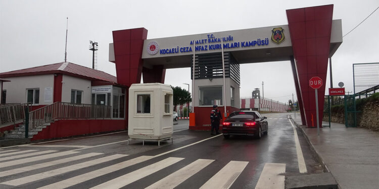 DEM Parti heyeti Yüksekdağ ile görüşmek için cezaevinde