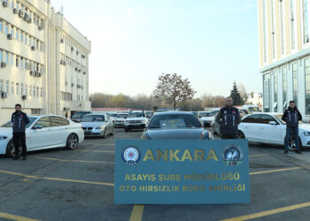 Depremde hasar gören otomobiller ile 'change' yapan çeteye operasyon