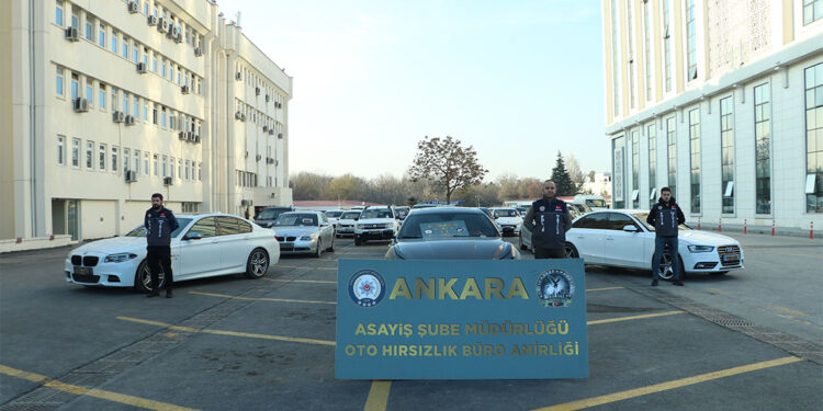 Depremde hasar gören otomobiller ile 'change' yapan çeteye operasyon