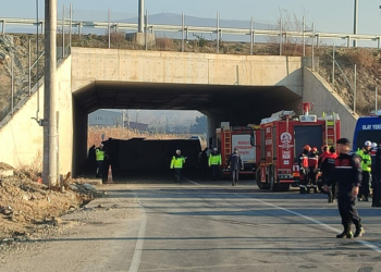 Denizli'de işçileri taşıyan midibüs devrildi; 4 ölü