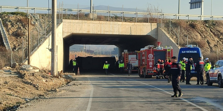 Denizli'de işçileri taşıyan midibüs devrildi; 4 ölü