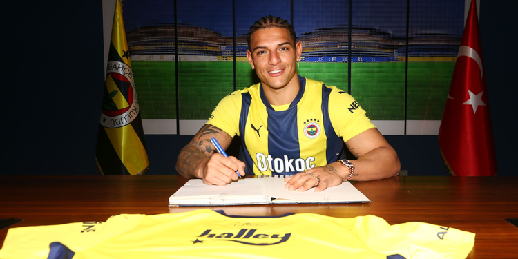 Diego Carlos resmen Fenerbahçe'de