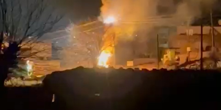 Diyarbakır'da, elektrik trafosundaki patlamalar kamerada