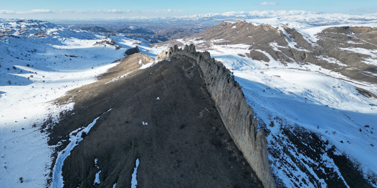 'Doğal Çin Seddi'nde 'kar' güzelliği