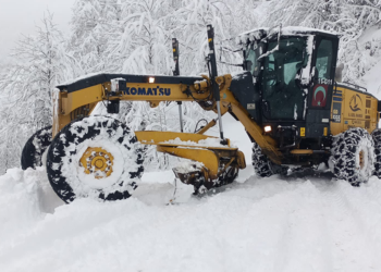 Doğu Karadeniz'de 141 köy ve mahalle yolu kardan kapandı
