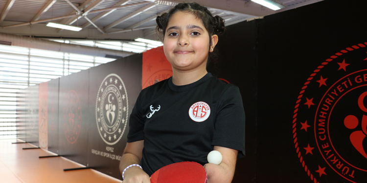 Doğuştan bir eli olmayan Maya, masa tenisinde başarılarıyla örnek oluyor