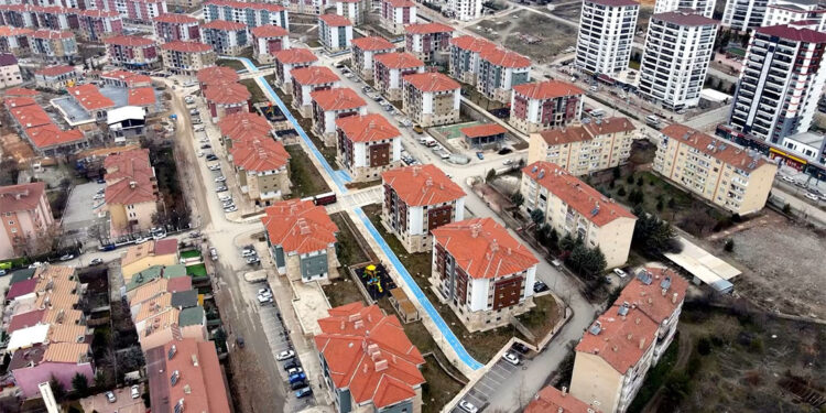 Elazığ'da 24 binin üzerinde konut hak sahiplerine teslim edildi