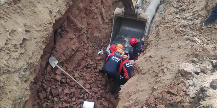 Elazığ'da altyapı kazısında göçük; 1 ölü