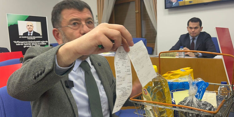 Emekliye 14 bin 496 lira verenlerin alayına kırmızı kart