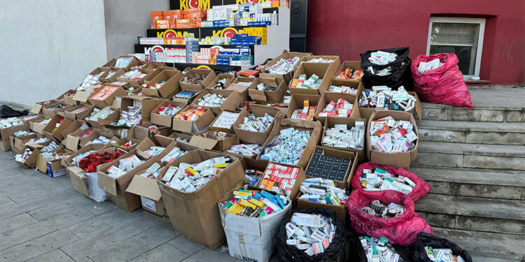 Farklı kişilere reçetelendirilmiş 145 bin kutu ilaç ele geçirildi