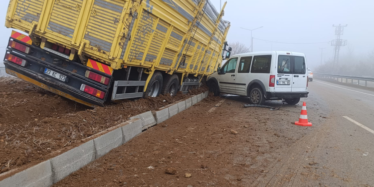 Elazığ'da 7 araç zincirleme kazaya karıştı: 1'i ağır, 4 yaralı
