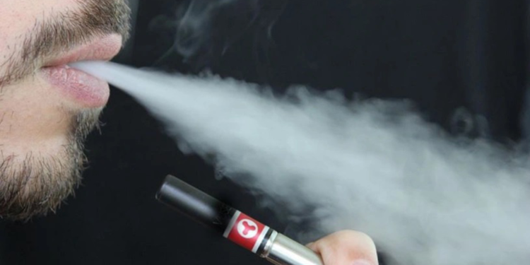 Elektronik sigara, akut akciğer hasarına neden oluyor