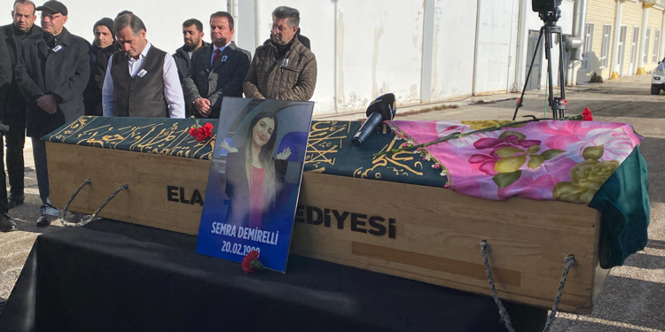 Erkek arkadaşının öldürdüğü muhabir Semra, son yolculuğuna uğurlandı