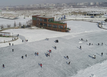 Erzurum'da yapay göl, yazın piknikçilerin kışın buz patencilerinin mekanı