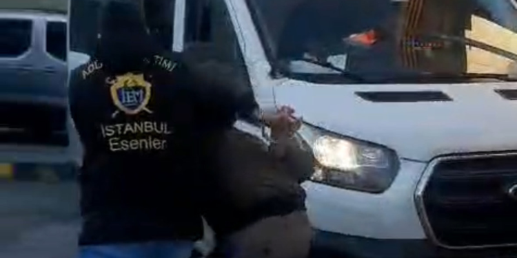 Esenler'de sahte polisi kartındaki yazım hatası yakalattı