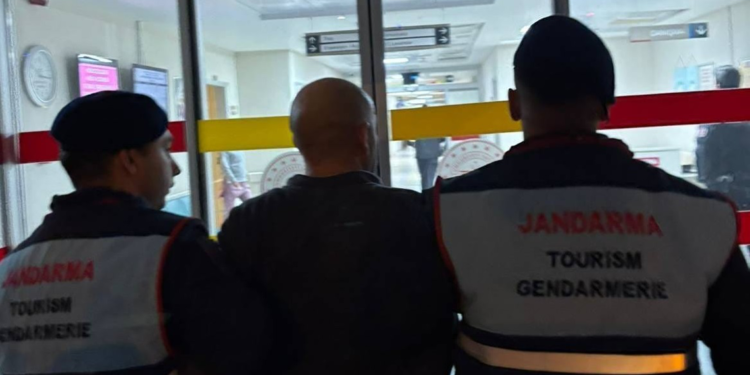 Eşini baltayla ağır yaralayan şüpheli yakalandı