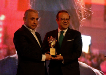 Eski Çekya Büyükelçisi Egemen Bağış, yılın diplomatı ödülünü aldı