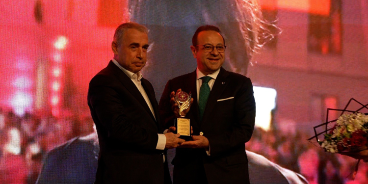 Eski Çekya Büyükelçisi Egemen Bağış, yılın diplomatı ödülünü aldı