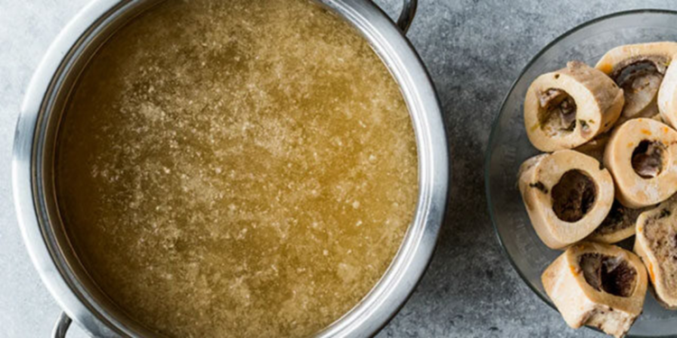 Et ve kemik suyu, cildi ve eklemleri güçlendiriyor